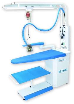 SCHILLING® PROFESSIONAL BT 3000 - robuster Industriebügeltisch mit starker Absaugung, Gebläse, Büglerschwebe und Beleuchtung